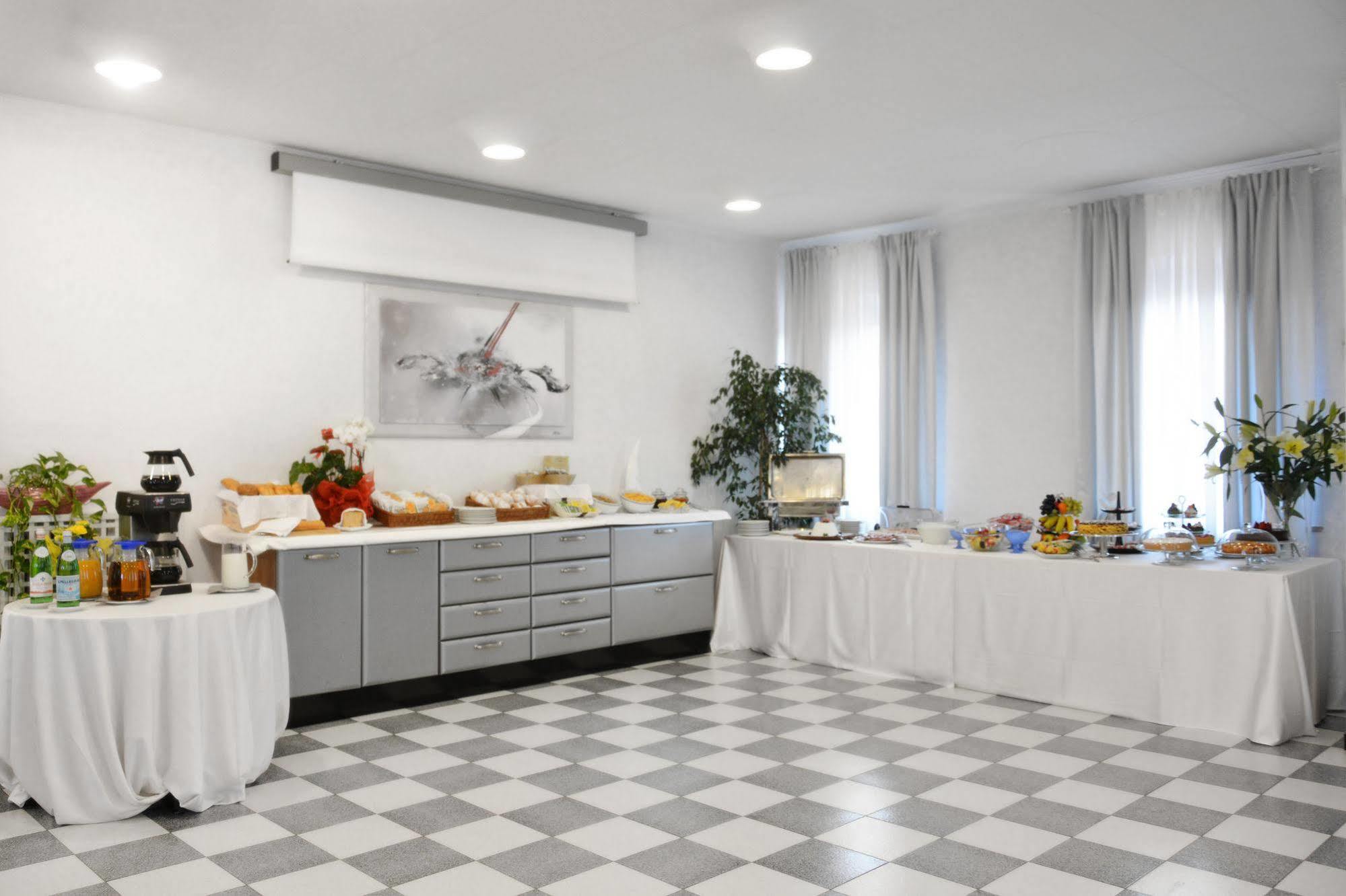 Hotel Oceano Peschiera del Garda Exterior photo
